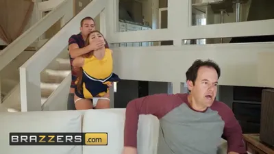 Cô con gái bị ghệ mà không hay biết