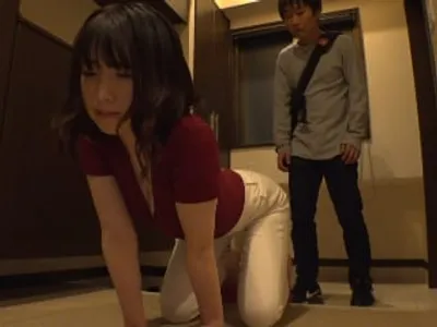 Chồng lo làm việc, cô vợ ở nhà vụng trộm với cậu thanh niên phòng bên