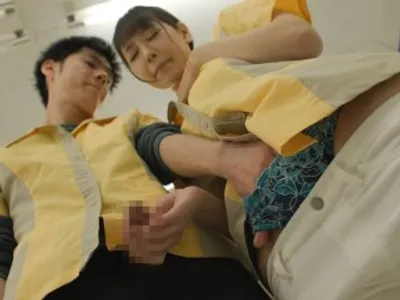 điên cuồng quan hệ đồng nghiệp nữ làm chung công ty nứng trong siêu thị mini