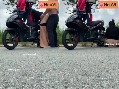 Người vợ ông chồng chơi nhau giữa đường nơi vắng vẻ