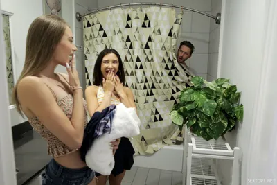 Hai đứa người tình cùng cha khác má lắm trò