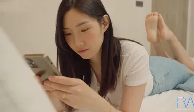 Xinh đẹp nhưng vẫn bị người chồng "đi ngoài", người vợ buồn tình cho anh giao hàng quan hệ luôn