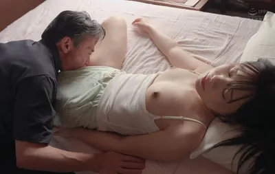 Bố già tích cực vét máng đứa cô con gái lâu ngày về quê giờ đã trưởng thành