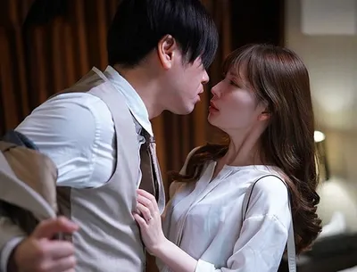 Tiền bối thầm yêu em thư ký đã có người chồng và kế hoạch cho chuyến công tác