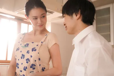 ở tuổi dậy thì cậu con trai luôn nhìn mẹ mình với ánh mắt khác, và rồi…