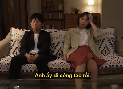 Buồn vì gã chồng muốn ly hôn, bà xã đi họp lớp rồi dẫn cậu bạn học về nhà địt