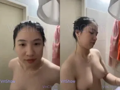 Gái vú ngon, vừa call với bạn gái vừa tắm