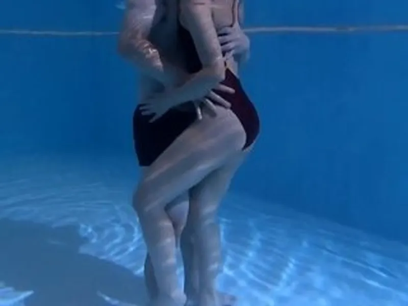 ông chồng lạnh nhạt, người vợ ngoại tình với hlv dạy bơi