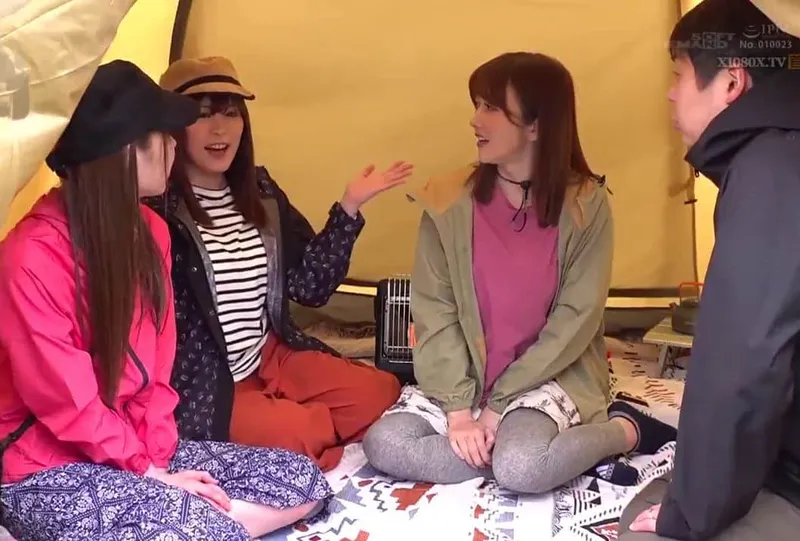 Chuyện lạ đời, chồng thay cô vợ đi cắm trại với mấy cô bạn của vợ ở khu phố…