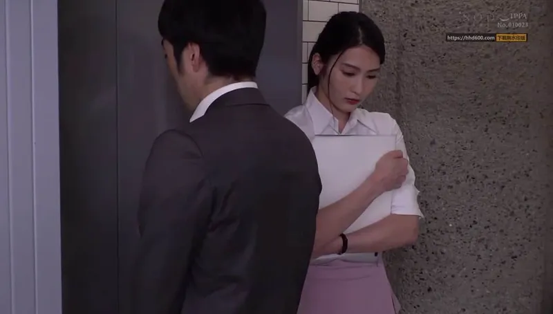 Em thư ký đáng thương bị tiền bối bắt vào nhà trọ phục vụ đối tác